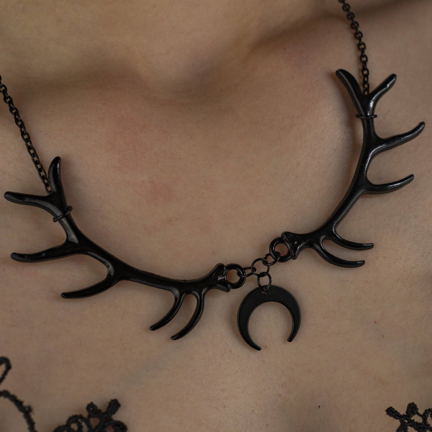 Necklace Antlers Moon - Ovniki