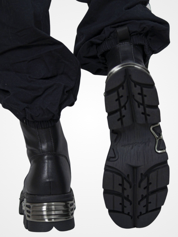 Women's Rock Chunky Metal Decor Ankle Boots - ovniki